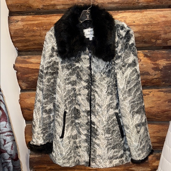 🖤Elegant NWOT Vintage Black & Gray Faux Fur Women's Dennis basso Sterling L Coat - Picture 1 of 5